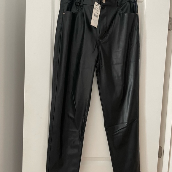 high-waisted faux leather pants - Picture 3 of 4